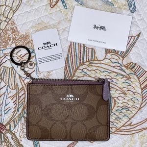 NEW LOW PRICE🎉Coach Signature Lilac Card Wallet